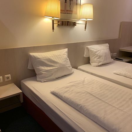 Hotel New Fair Munich Messe Екстер'єр фото