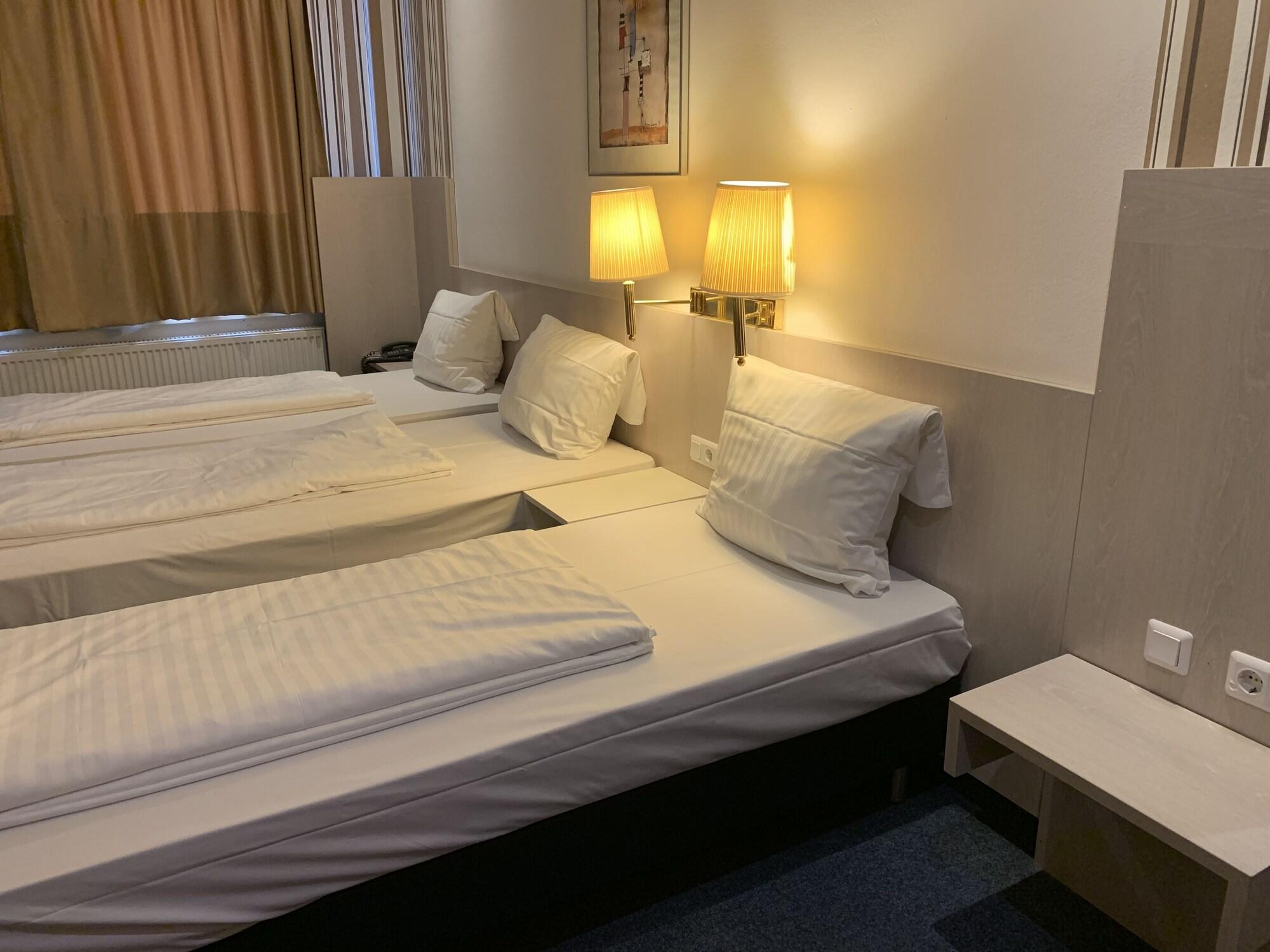 Hotel New Fair Munich Messe Екстер'єр фото