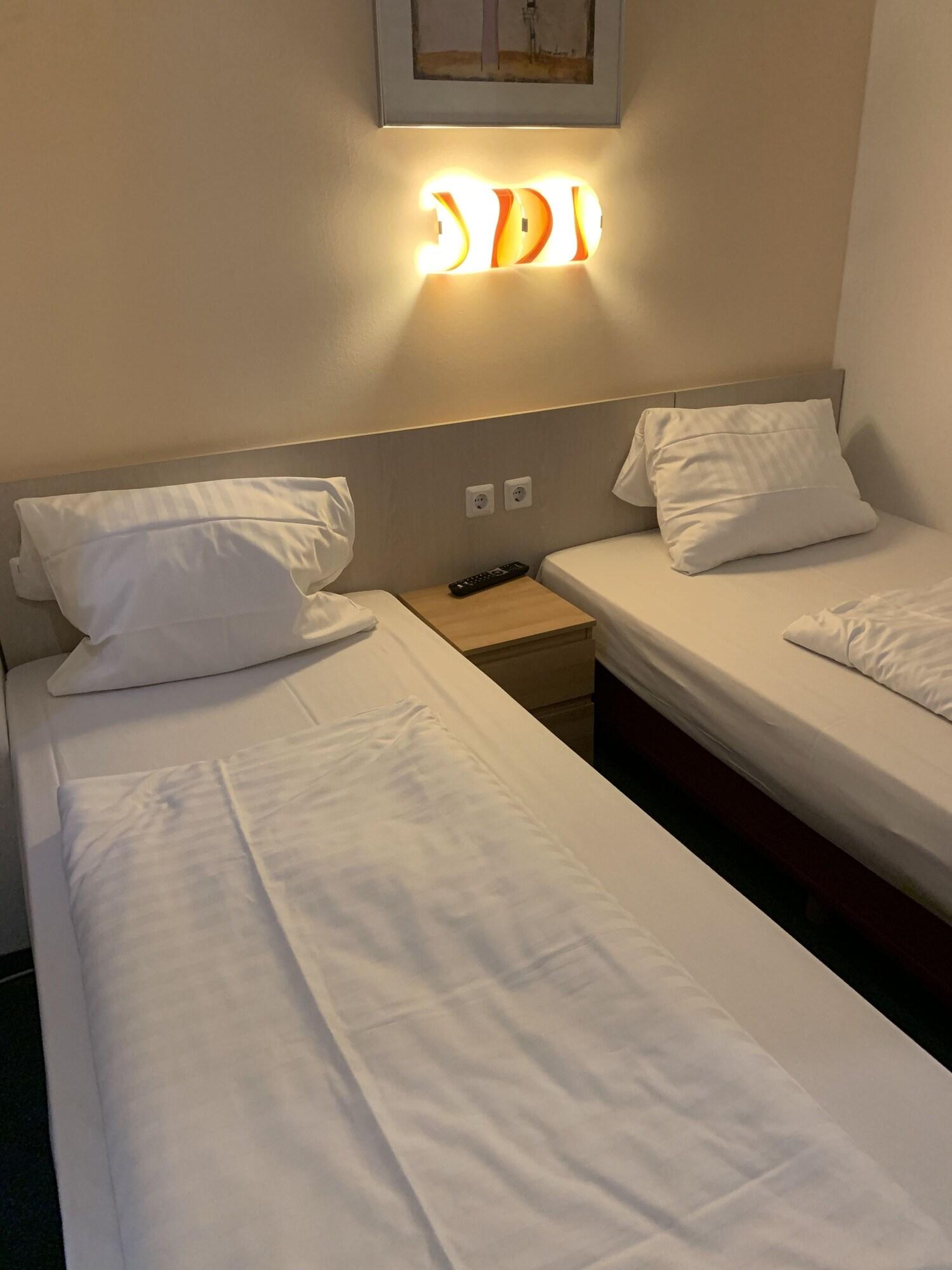 Hotel New Fair Munich Messe Екстер'єр фото