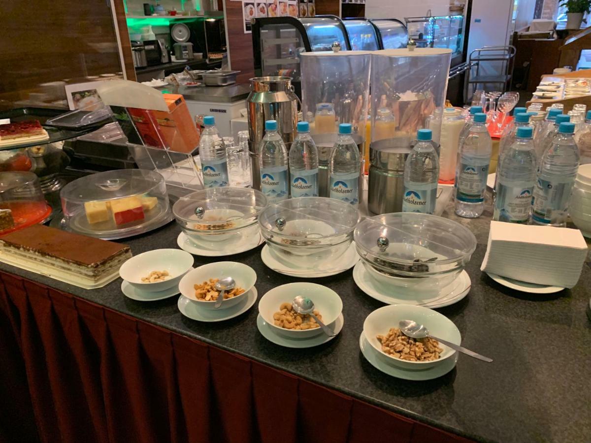 Hotel New Fair Munich Messe Екстер'єр фото
